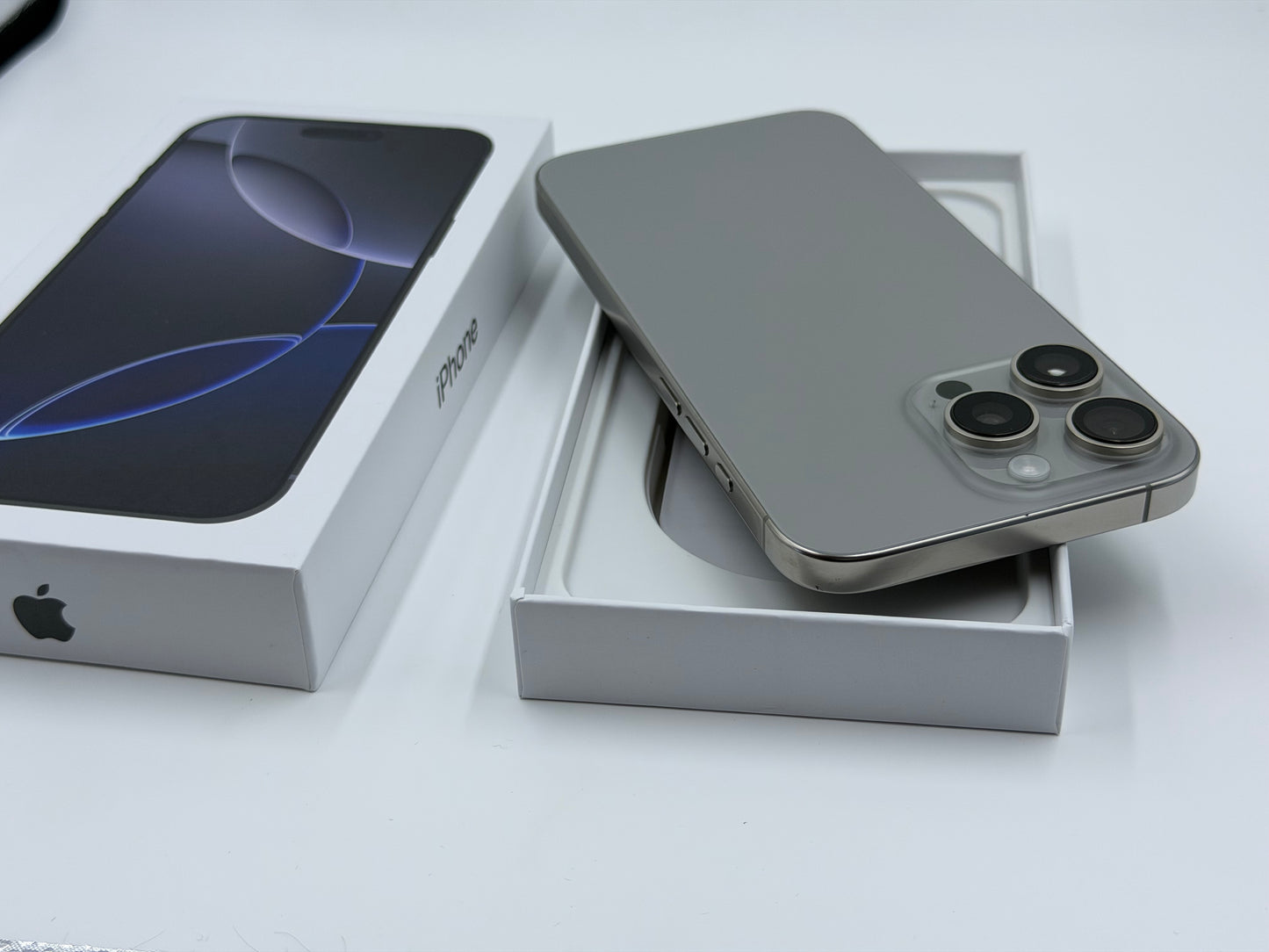 Apple iPhone 16 Pro Max